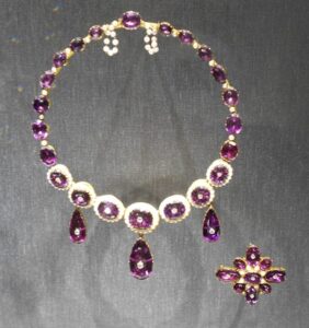 amatista Amethyst suite at the Museum of Fine Arts. England 1870. Gold diamond amethyst and pearl