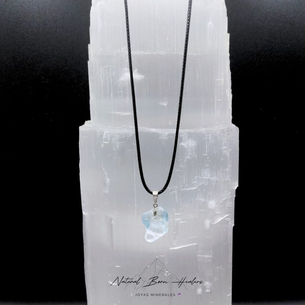 Colgante de Aguamarina - Azul cristalino como un mar encapsulado, irradiando calma y elegancia - Imagen 5