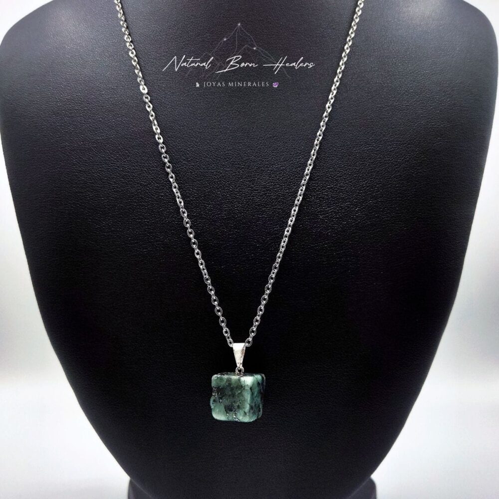 Colgante de Esmeralda - Belleza cruda y energía pura que destaca con sofisticación - Imagen 6