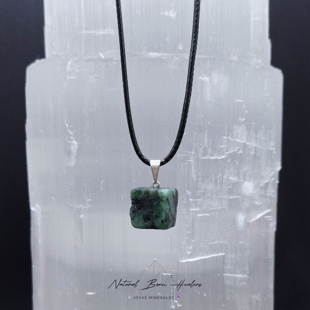 Colgante de Esmeralda - Belleza cruda y energía pura que destaca con sofisticación - Imagen 5