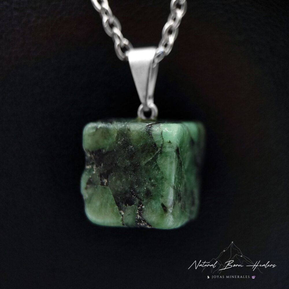 Colgante de Esmeralda - Belleza cruda y energía pura que destaca con sofisticación - Imagen 3
