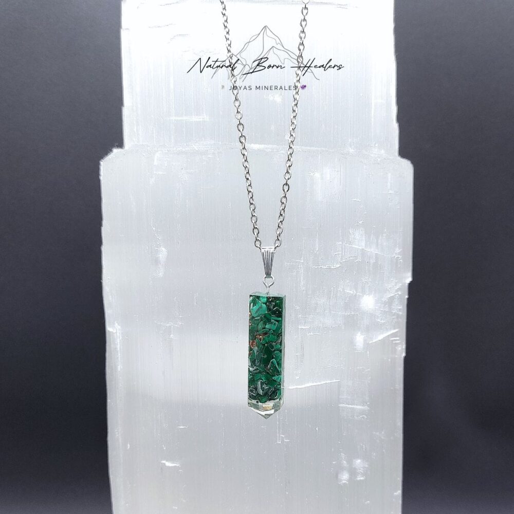 Colgante orgonite de Malaquita - Protección energética con estilo único y sofisticado - Imagen 5