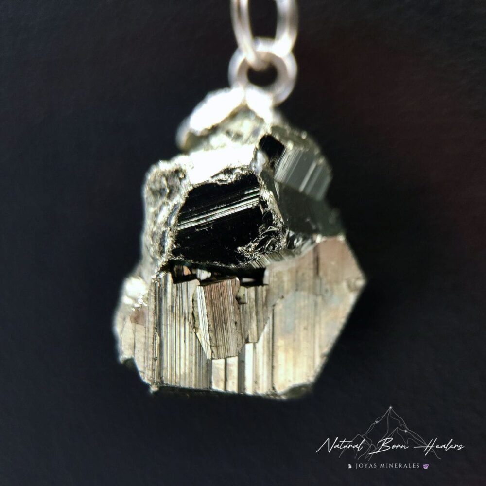 Colgante de Pirita - Abundancia y protección en una pieza llamativa que irradia fuerza y energía - Imagen 4