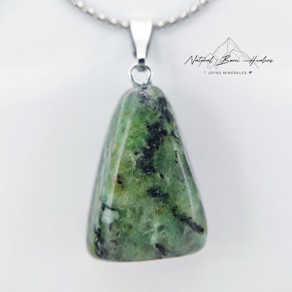 Colgante de Turquesa Africana - Con sus patrones y detalles naturales que irradian estilo y armonía - Imagen 5