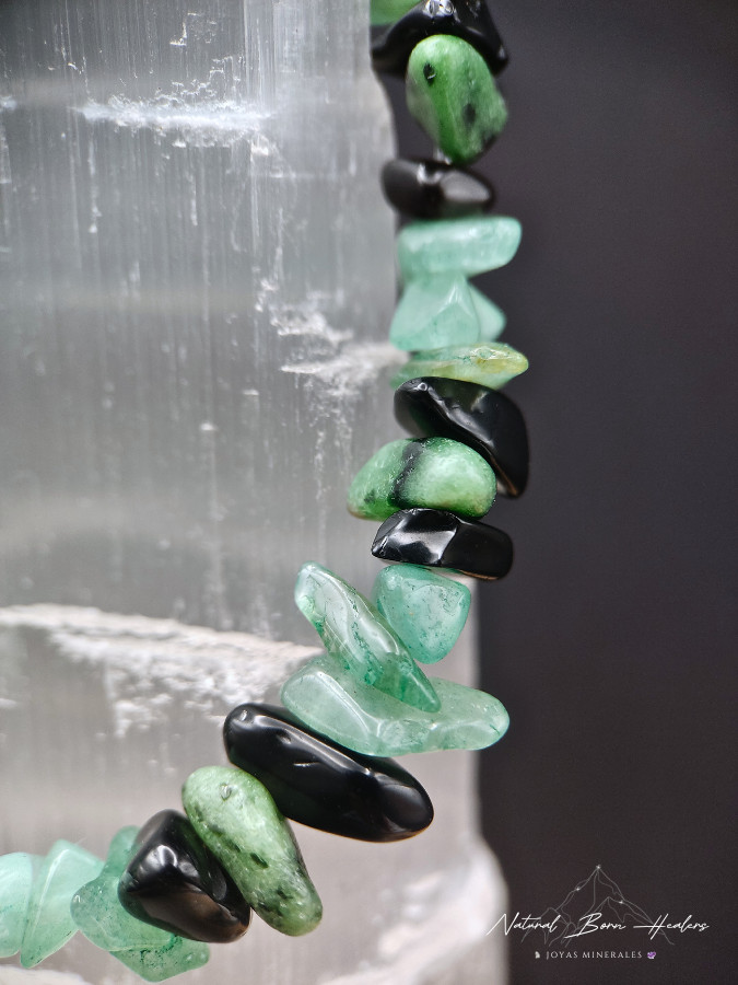 Detalle de Aventurina verde Rubi con Zoisita y Obsidiana 2